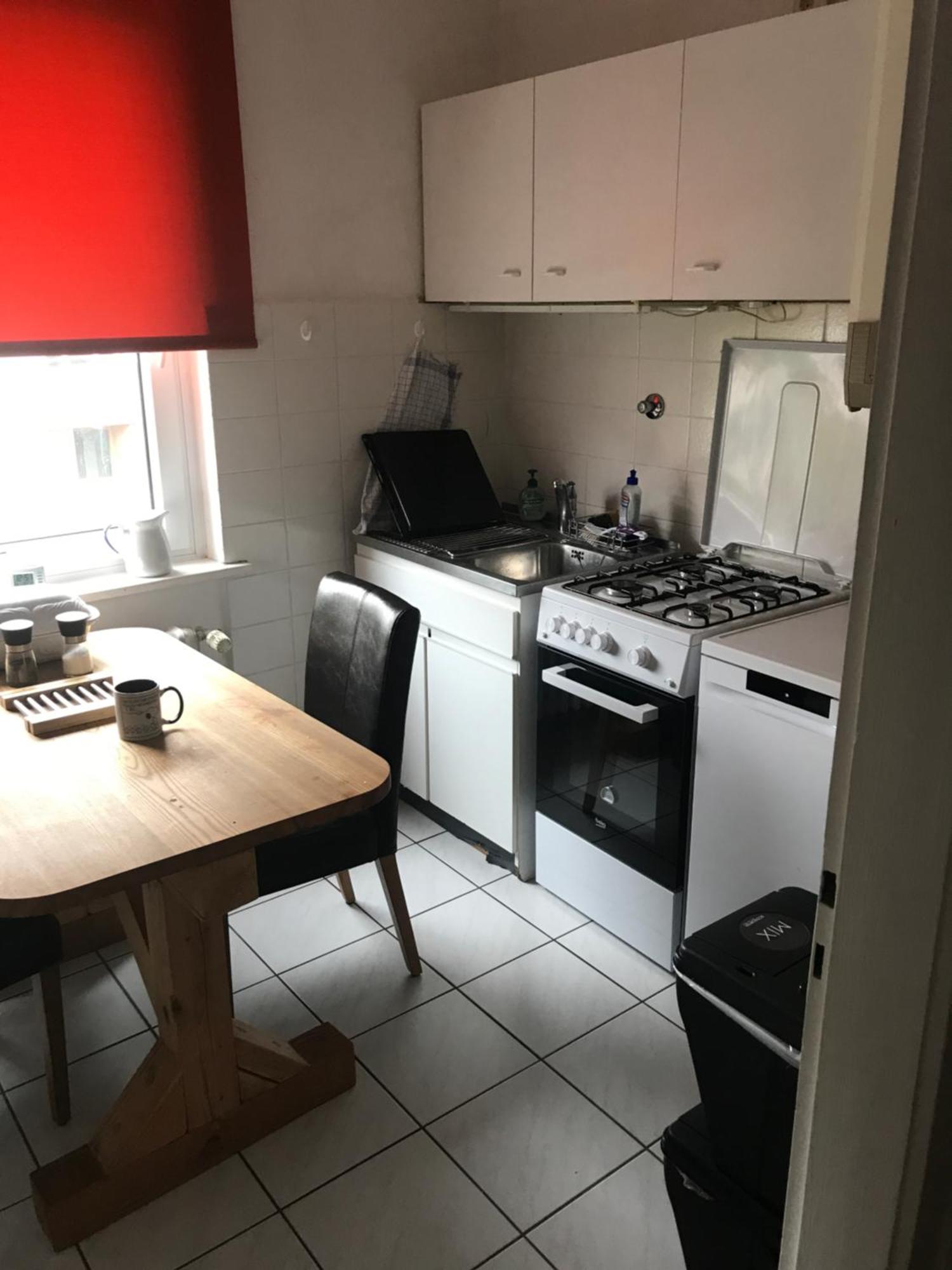 Privates, Moebliertes Zimmer Mit Kueche Und Bad In Gemeinsamer Nutzung - Wg *