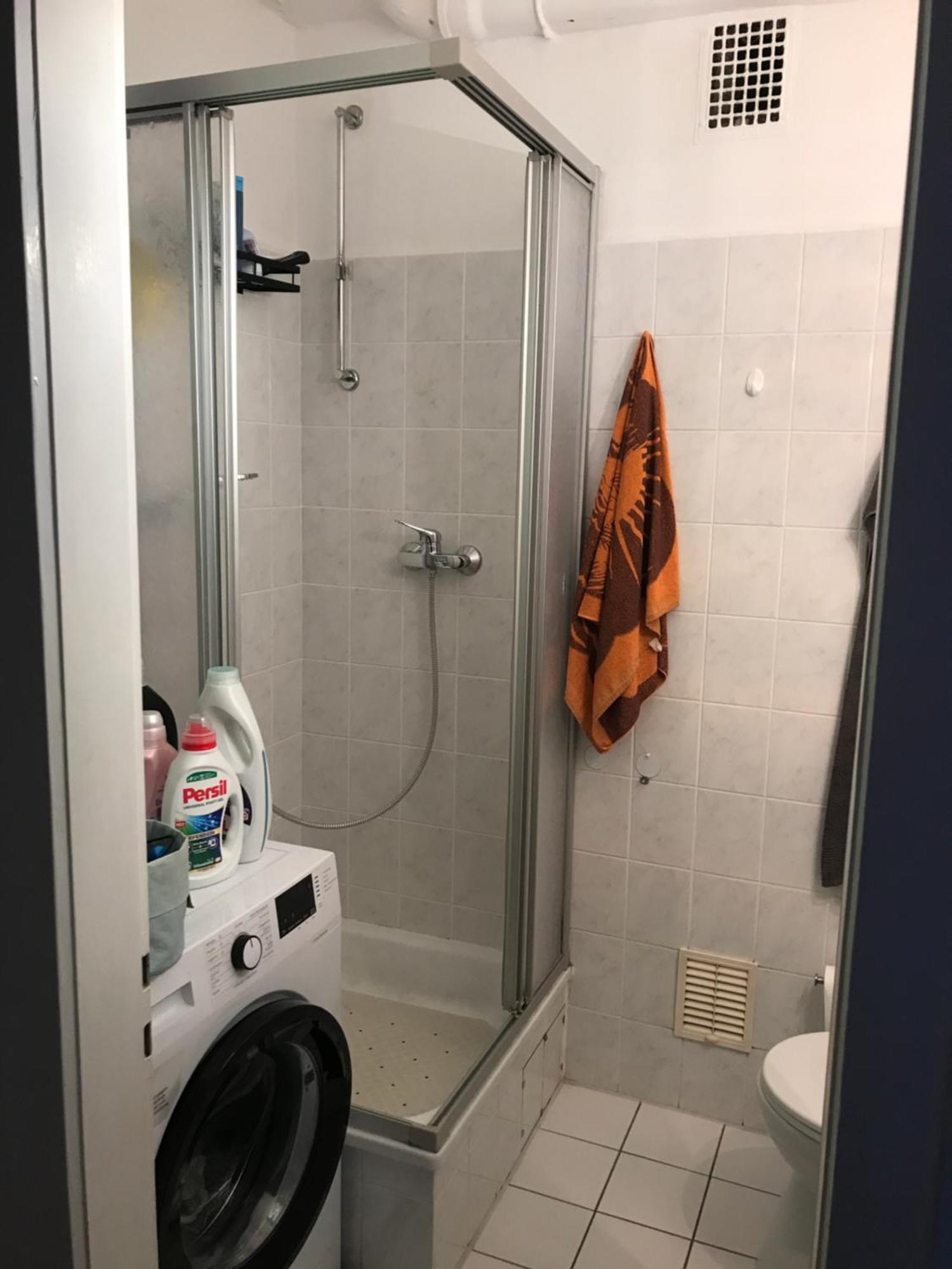 Homestay Privates, Moebliertes Zimmer Mit Kueche Und Bad In Gemeinsamer Nutzung - Wg Hannover