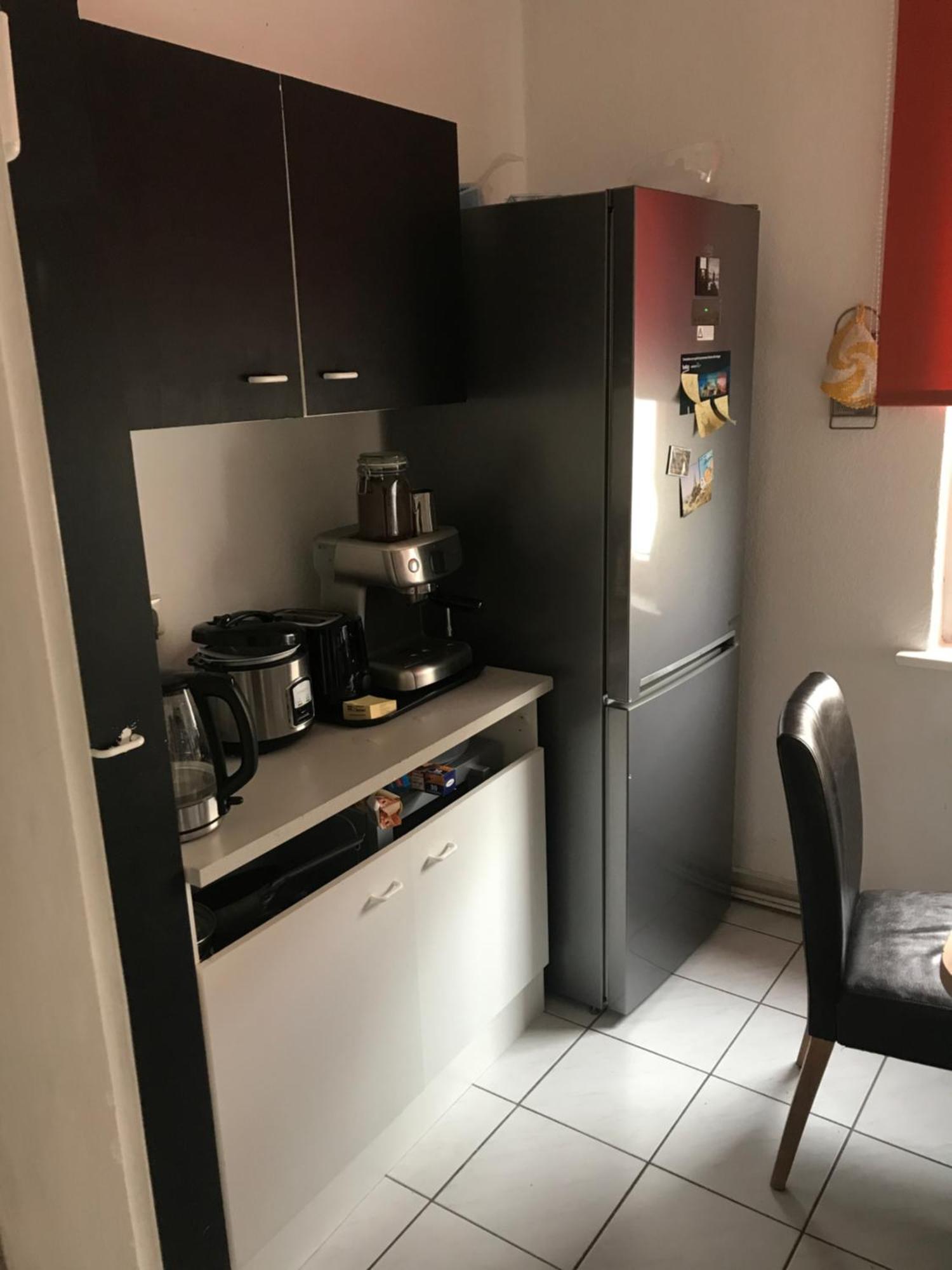 Privates, Moebliertes Zimmer Mit Kueche Und Bad In Gemeinsamer Nutzung - Wg Homestay